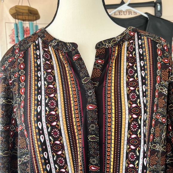 Women’s size PL/G jersey tunic. 3/4 sleeves good condition. Black, red, gold - Picture 2 of 5